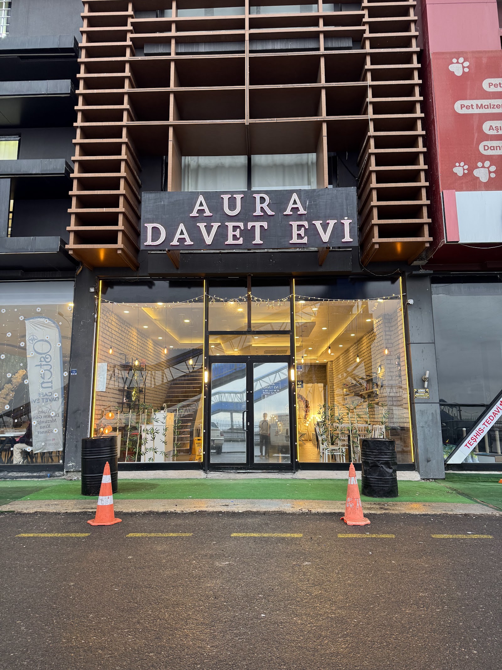 Aura Davet Evi