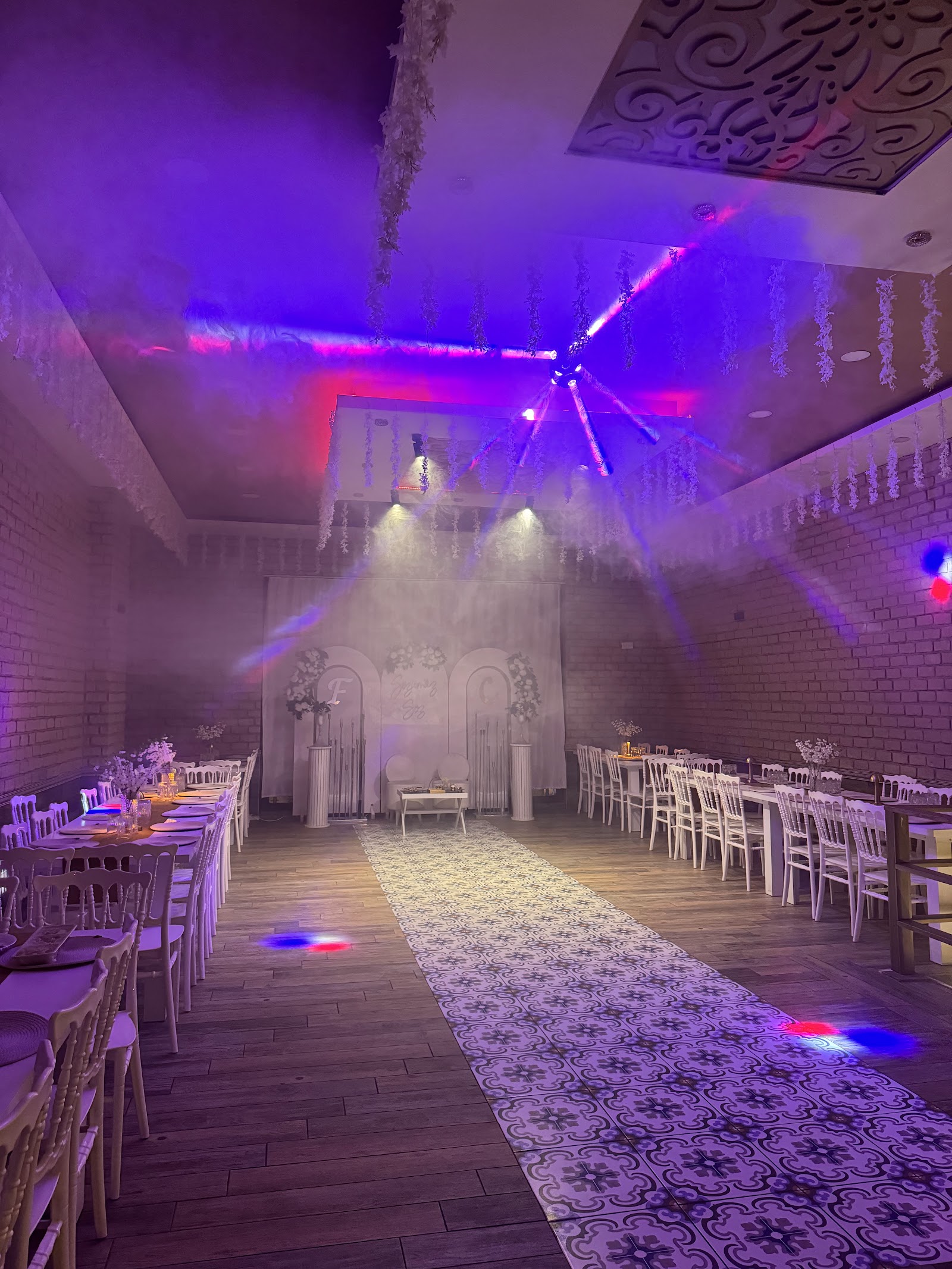 Aura Davet Evi