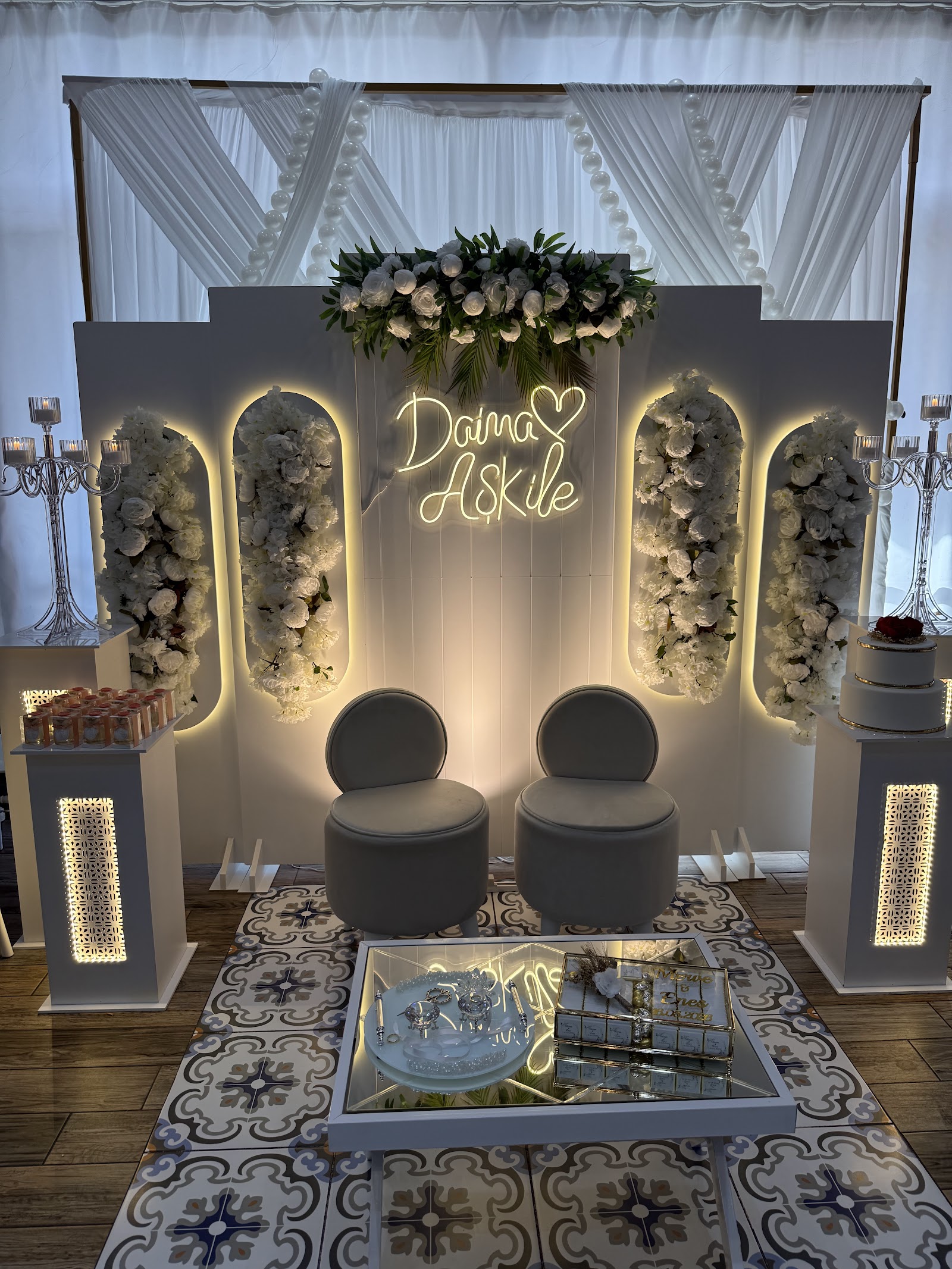 Aura Davet Evi